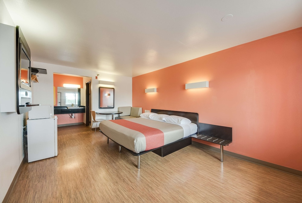 Deluxe Suite, 1 Queen Bed, Non Smoking - Photo 3