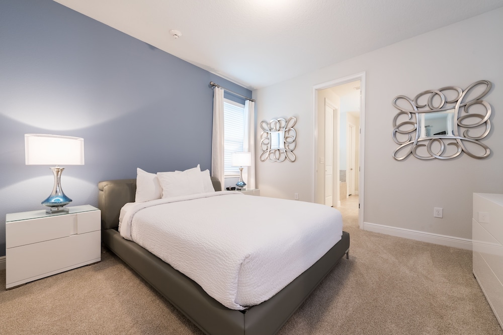 4 Bedroom Home Elite Westside, Private Pool