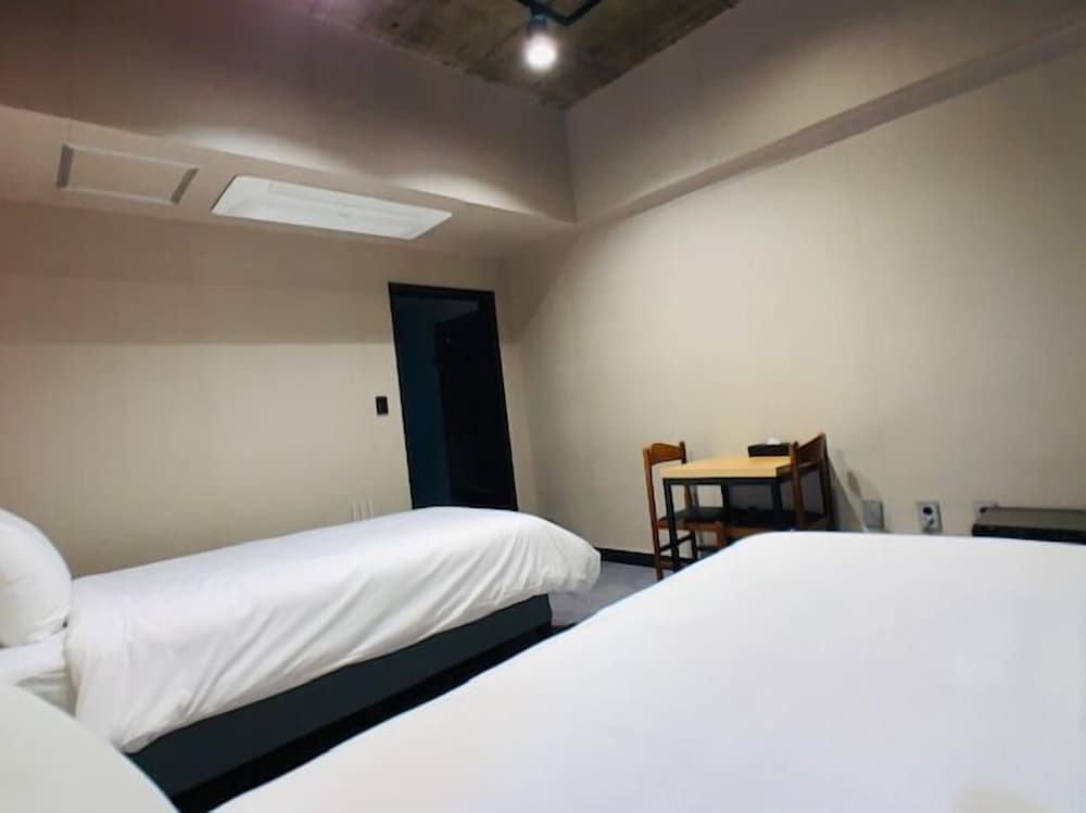 Standard Twin Room photo 2
