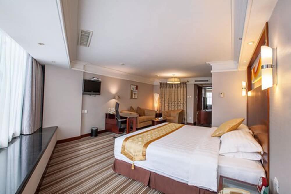 Deluxe Suite photo 3