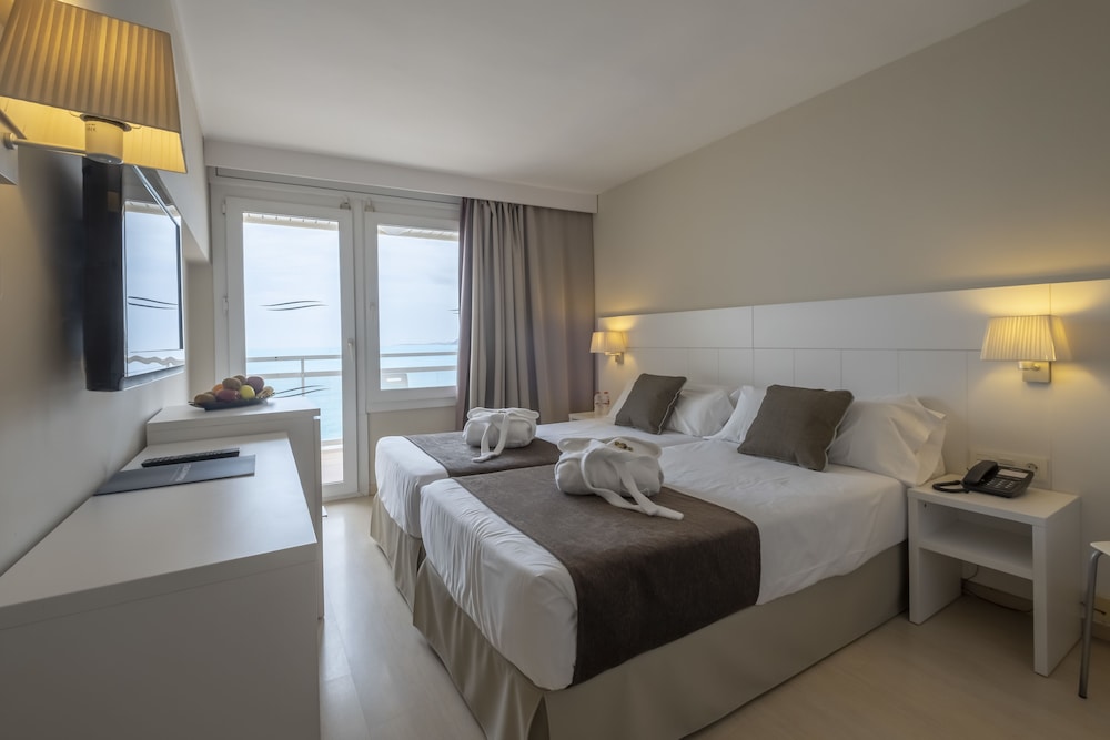 Double or Twin Room, Balcony, Sea View - Photo 6