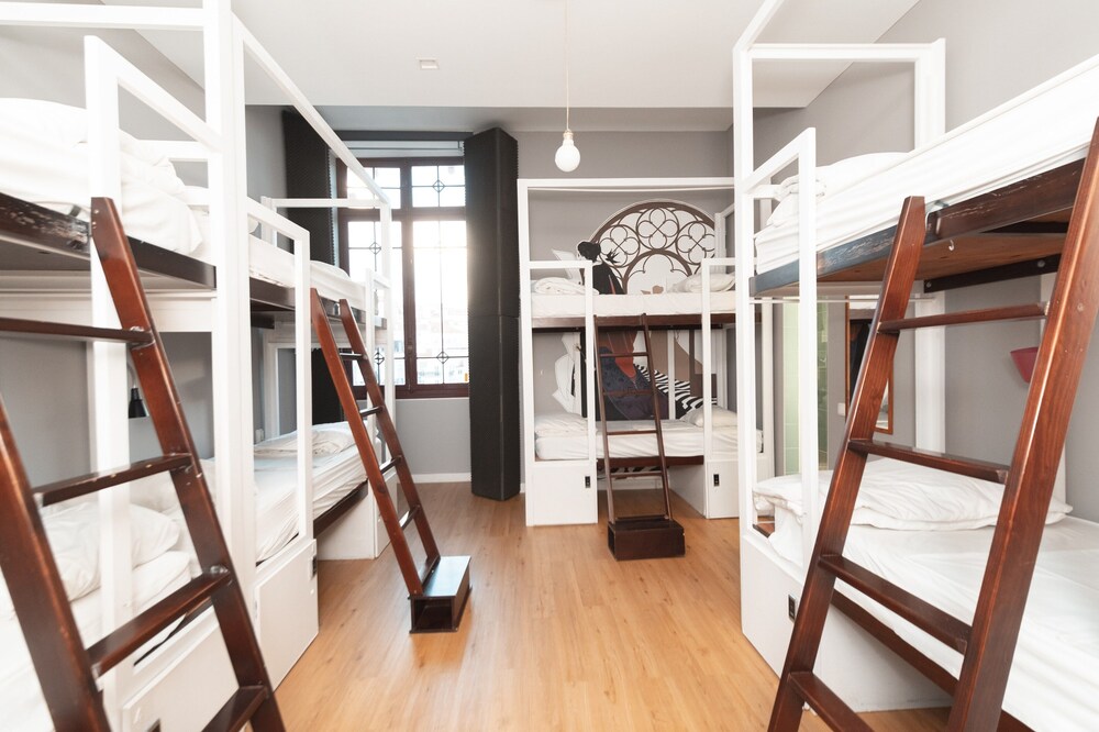 Shared Dormitory, Mixed Dorm, Shared Bathroom (1 Bed in a 8 Bed Dorm) photo 1