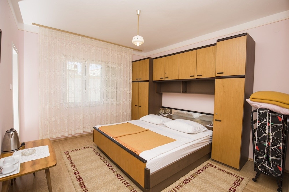 Room, Multiple Beds