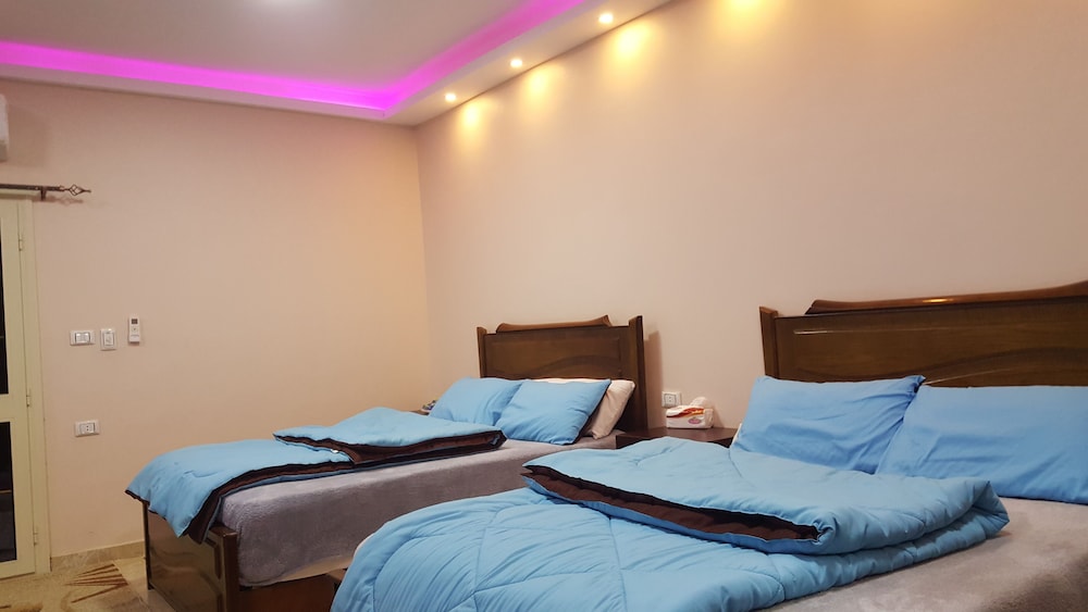 Comfort Quadruple Room, 2 Queen Beds, Mountain View photo 1