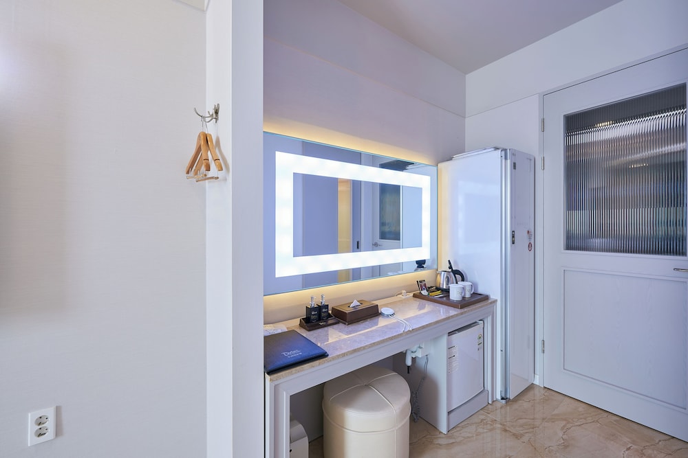 Junior Suite(LG Styler, Massage Chair) photo 3