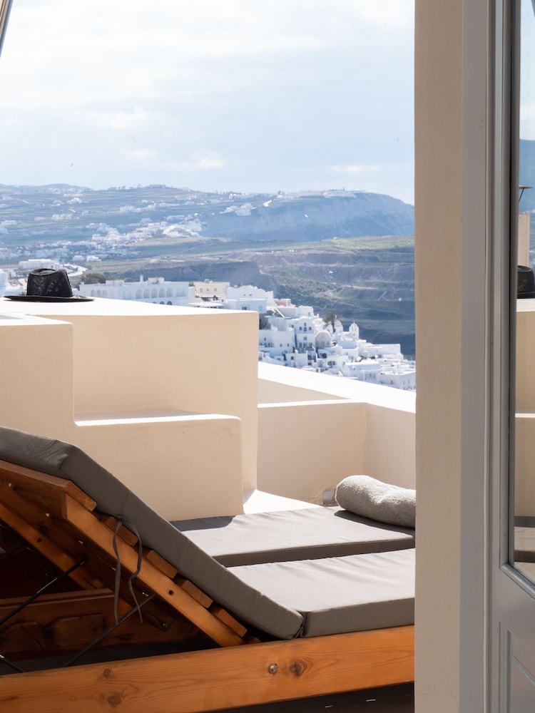 Cliff Suite, Caldera View, Outdoor Hot Tub (for 2) - Photo 10