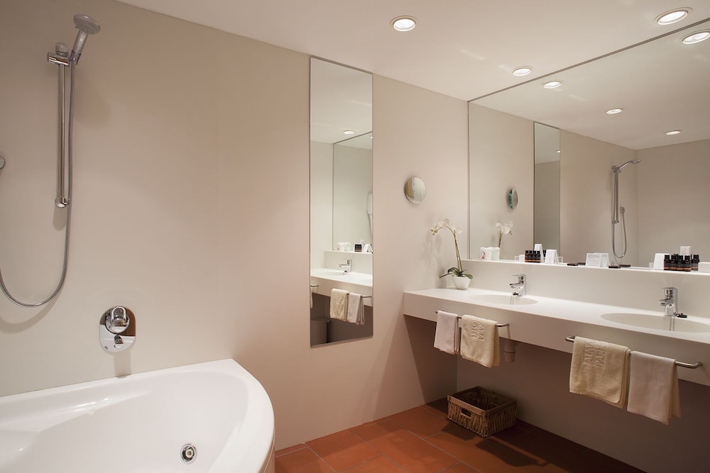 Suite - Photo 12