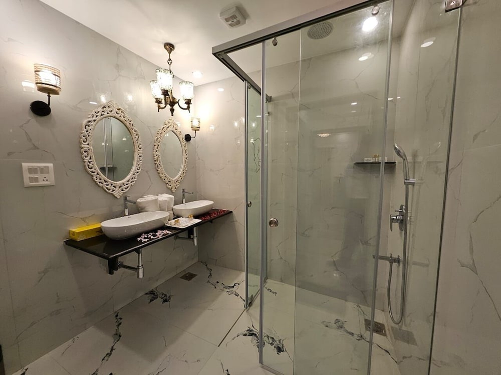 Royal Villa - Photo 3