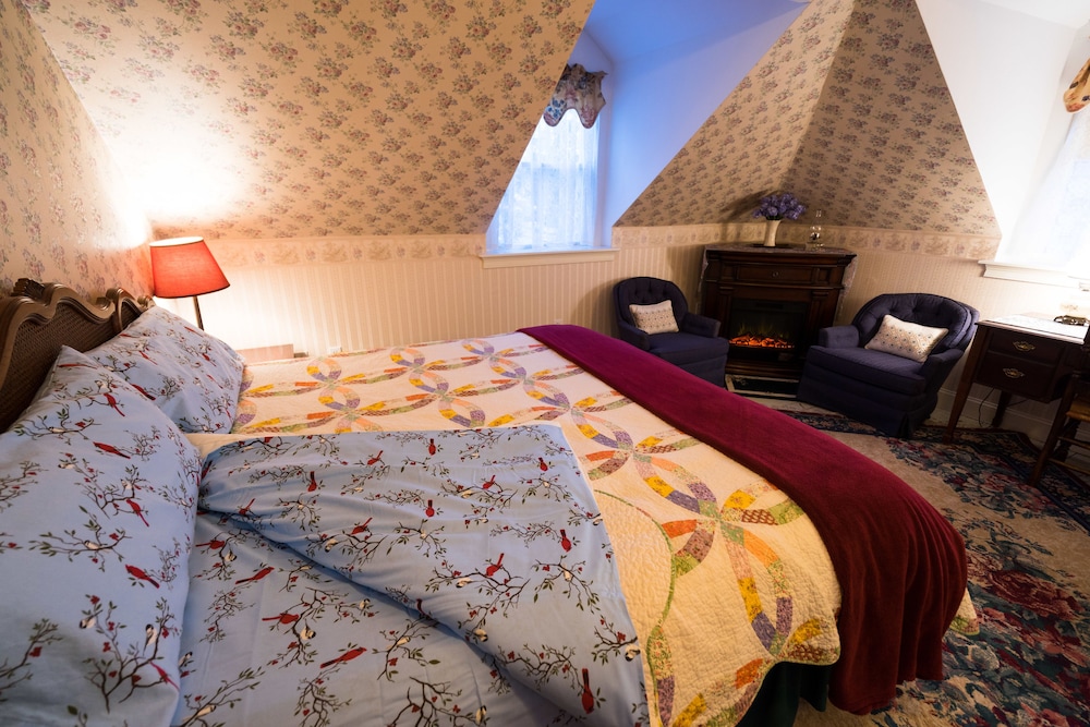 King Suite with Spa Tub