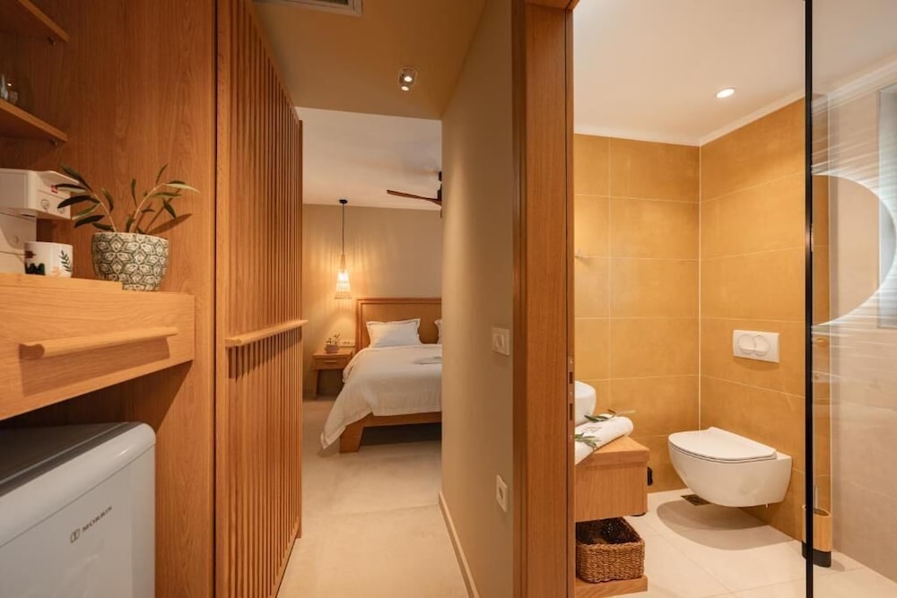 Deluxe Suite With Private Jacuzzi photo 2