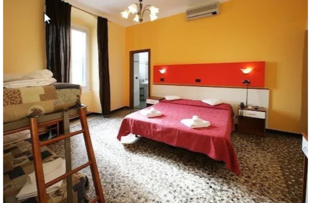 Quadruple Room - Photo 1
