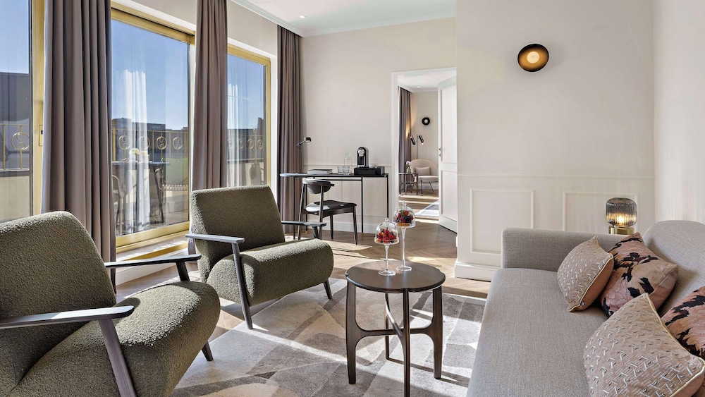 Superior Suite, Balcony, City View