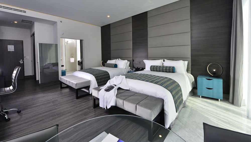 Deluxe Double Room, 2 Queen Beds photo 2