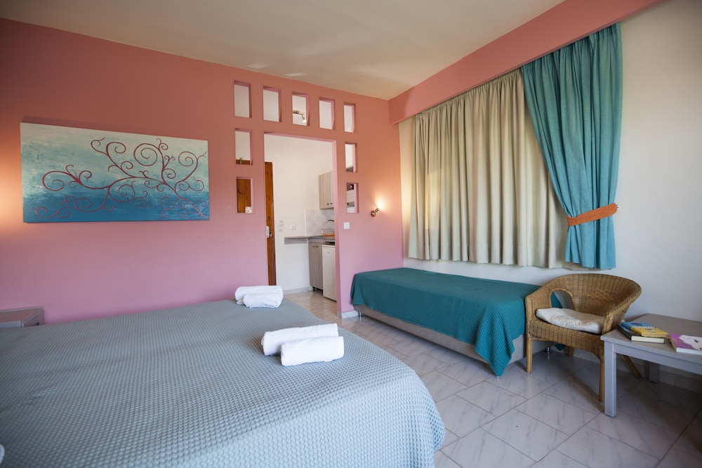 Standard Studio, 1 Bedroom, Kitchenette, Ground Floor (3 guests) photo 1