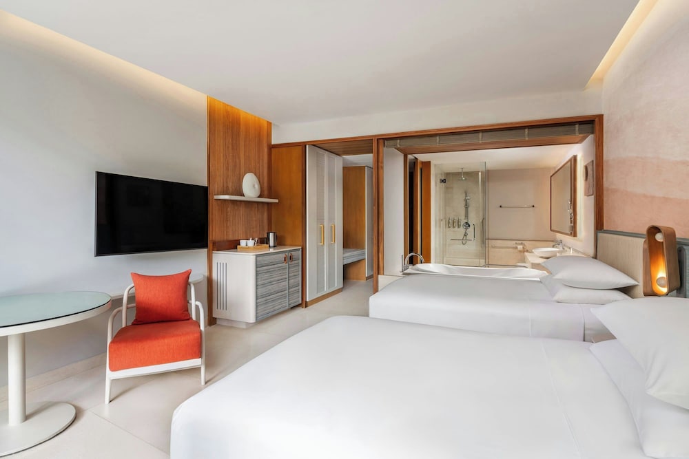 Room, 2 Double Beds, Lagoon View (Balcony) - Photo 4
