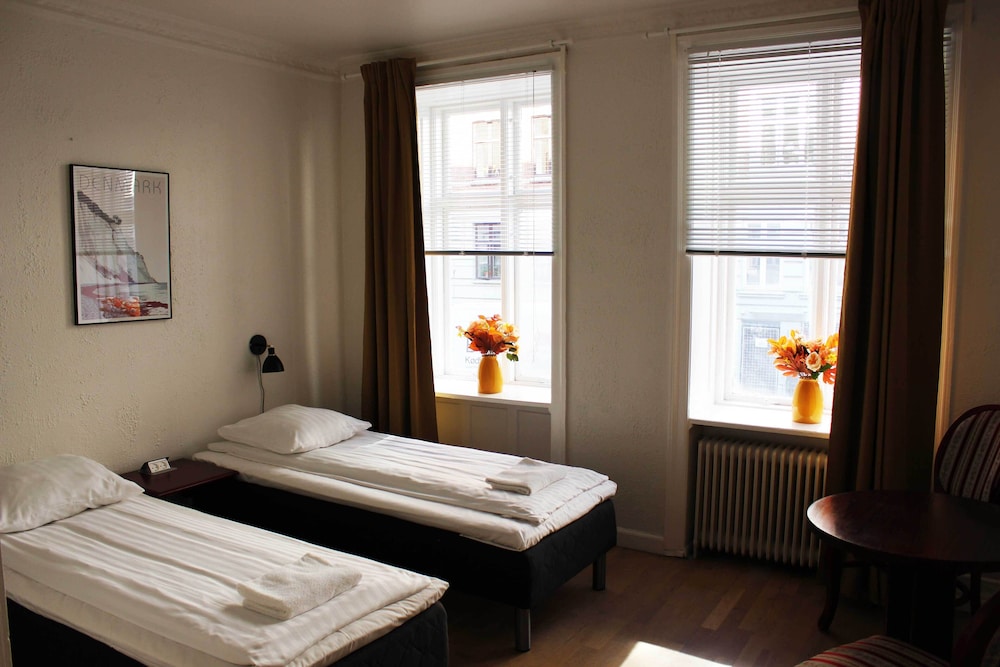 Basic Twin Room