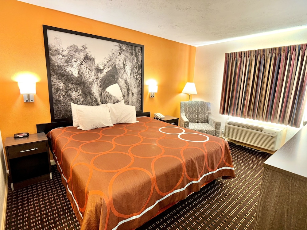 Standard Room, 1 King Bed, Smoking photo 1