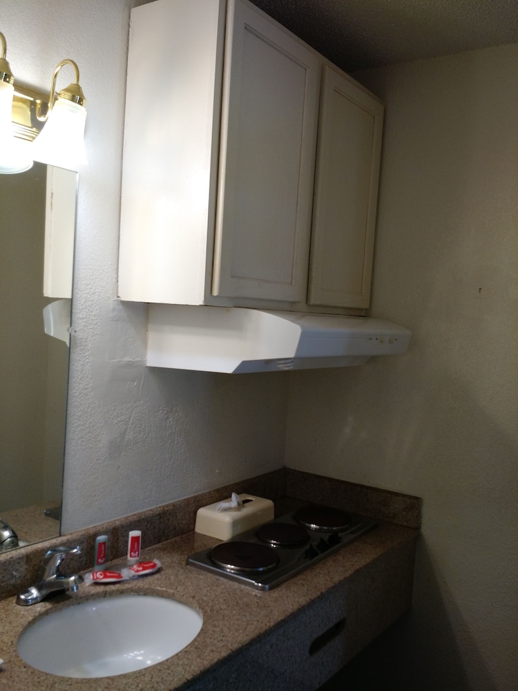 Standard Room, 2 Double Beds, Non Smoking - Photo 11