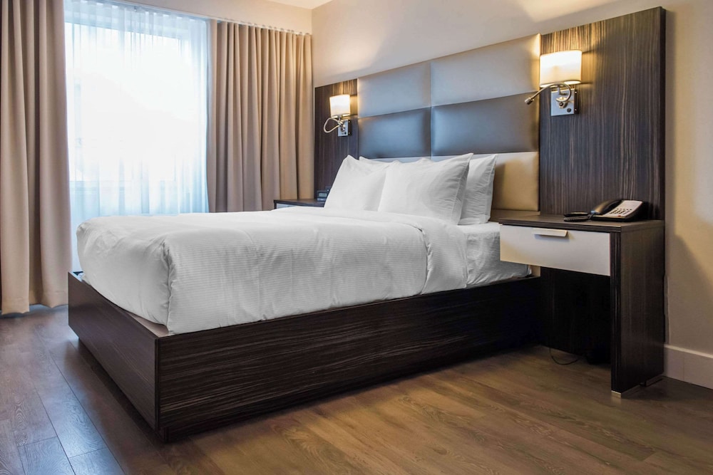 Suite, 1 Queen Bed, Accessible, Non Smoking (Efficiency) - Photo 3