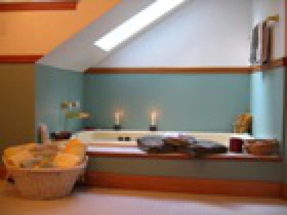 Superior Double Room, Ensuite, Garden View (Rupert Suite) photo 3