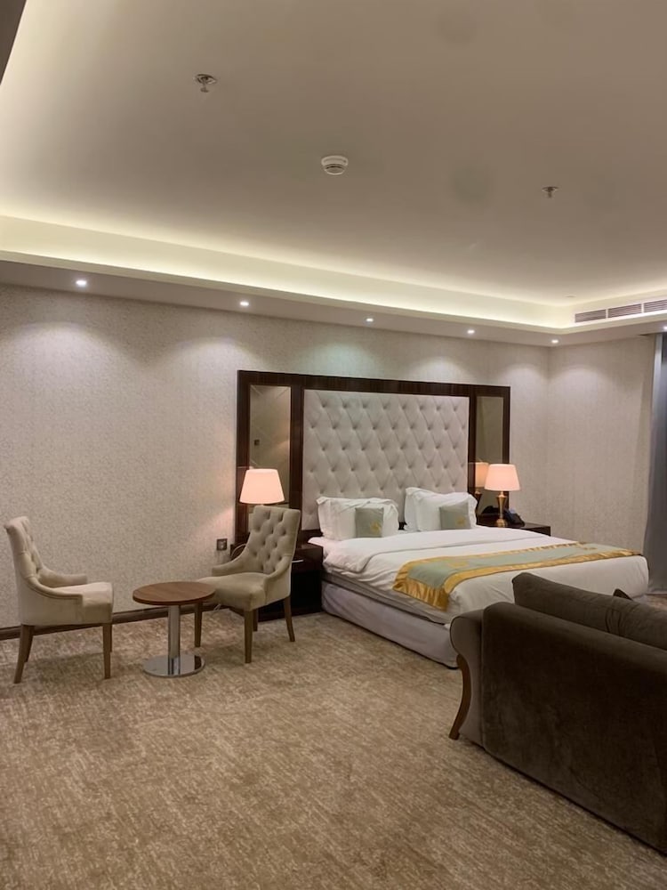 Comfort Suite photo 1
