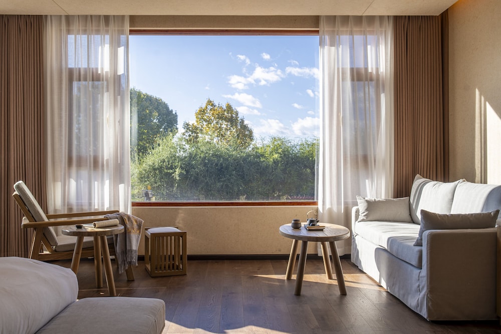 Luxury Twin Room, Multiple Beds, Air conditioning, Courtyard View photo 2
