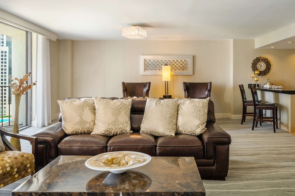Suite, 1 King Bed (VIP)