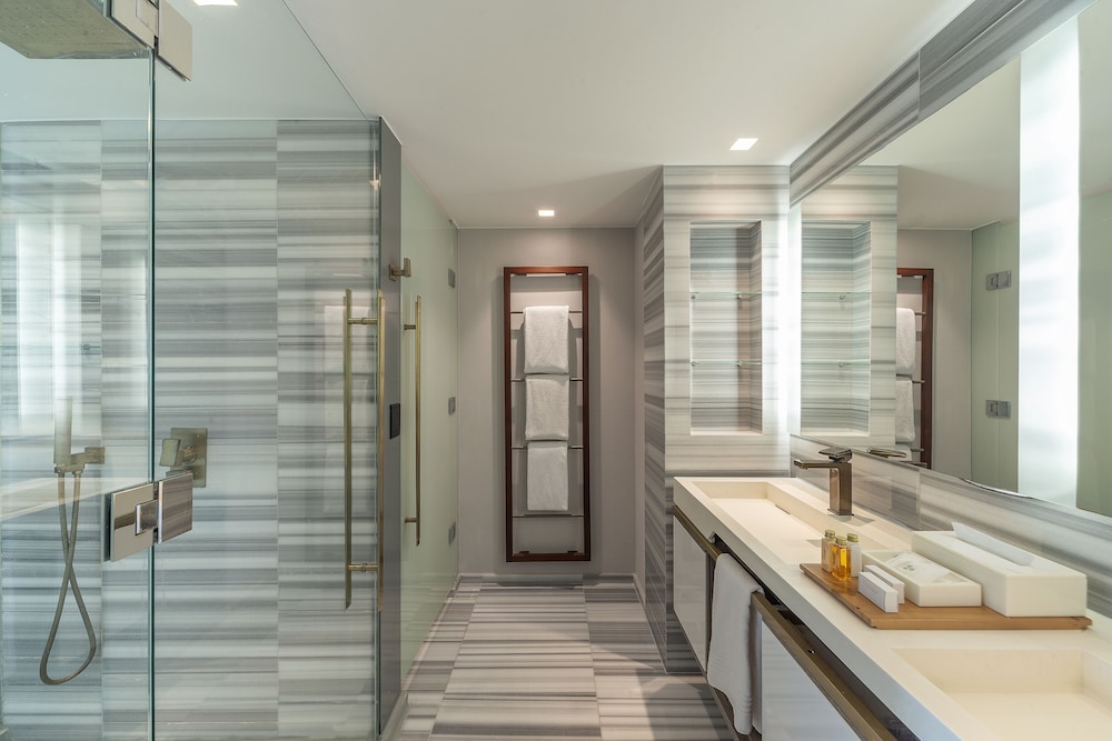 Suite Deluxe com Piscina Frente