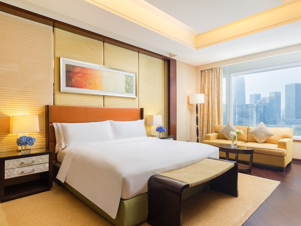 Club Premier King Bed Room - Photo 2