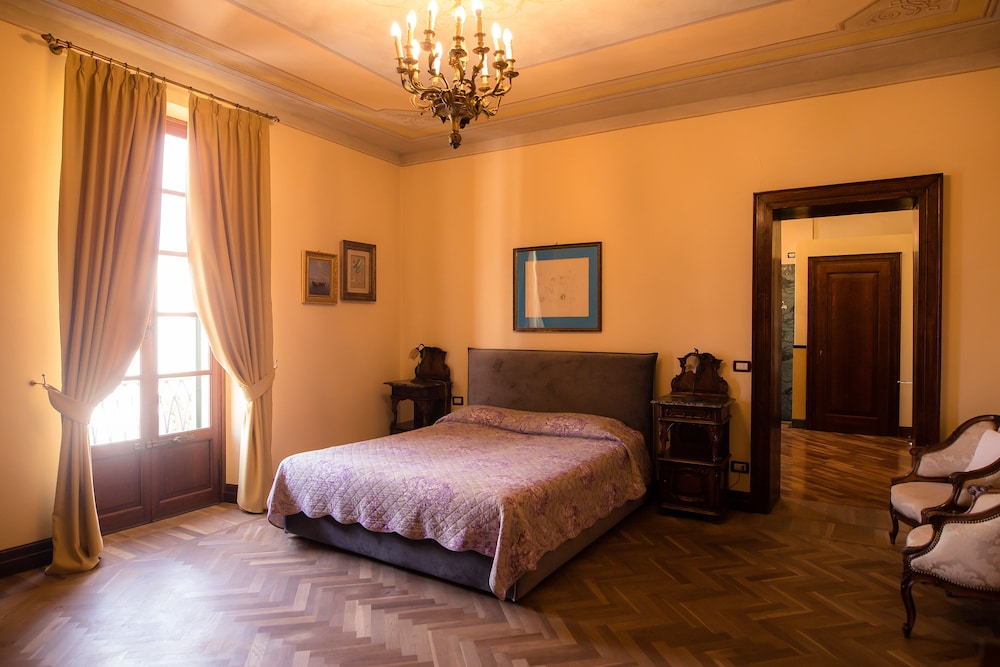 Superior Room, Hill View