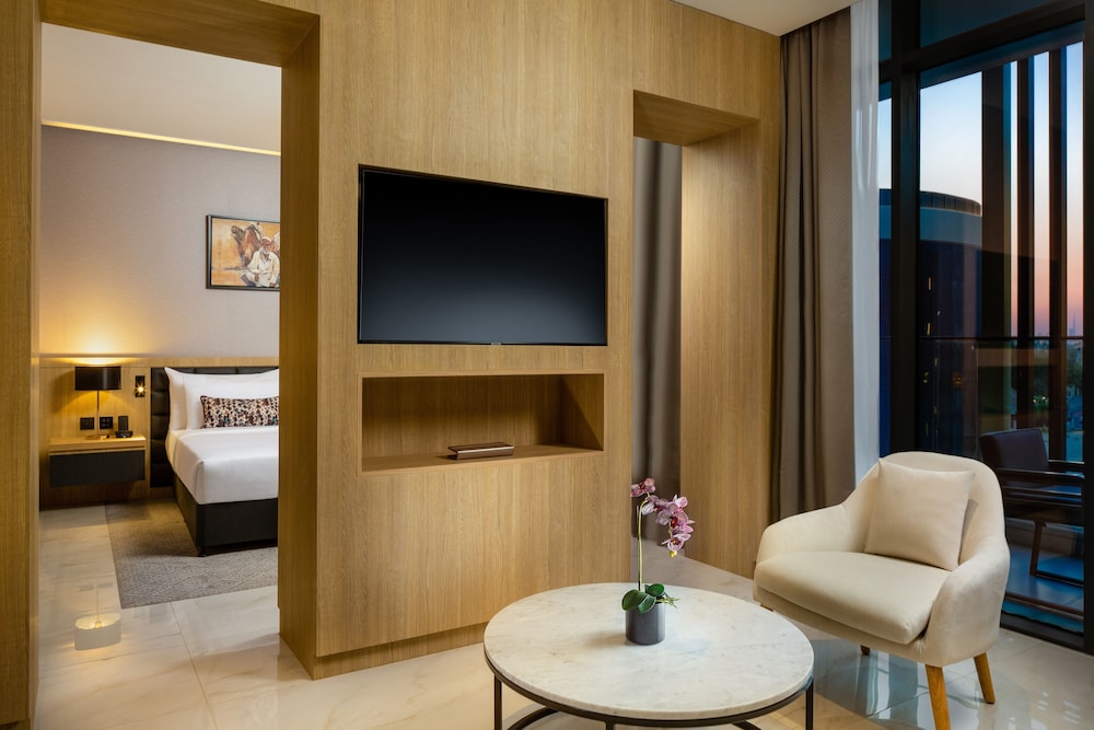 Avenue Family Room thumbnail 5