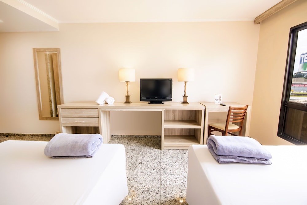 Standard Room, 2 Double Beds - Photo 11