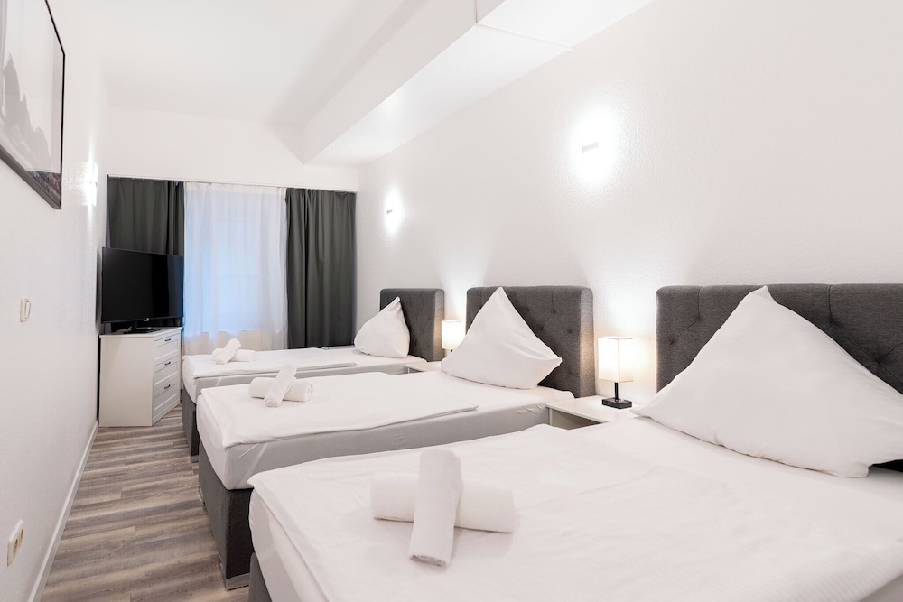 Triple Room, 3 Twin Beds photo 2