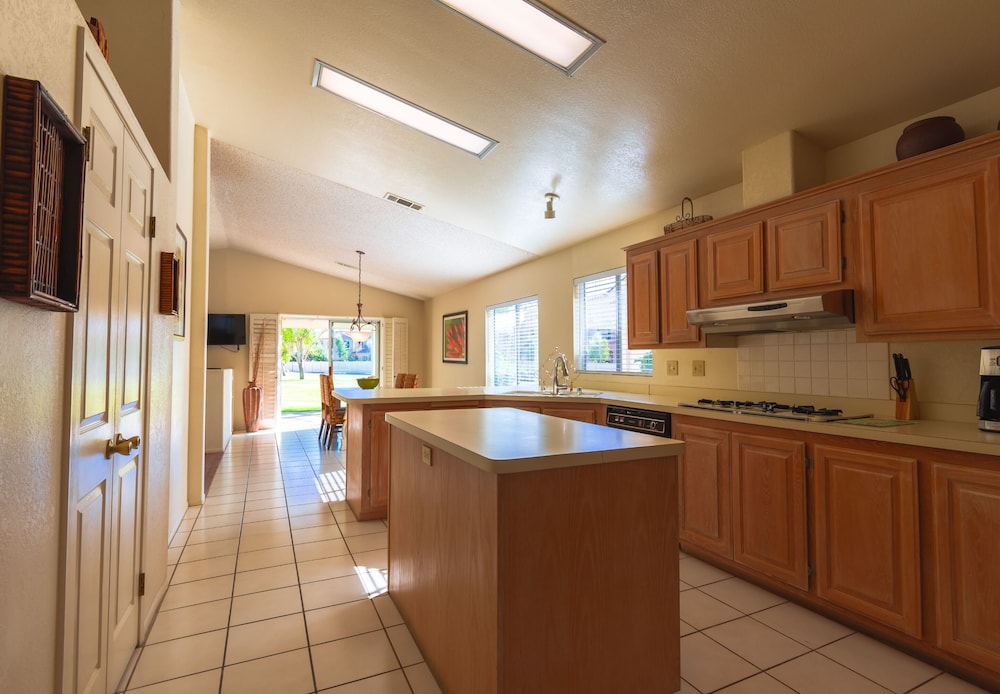 Classic Villa, 3 Bedrooms photo 2
