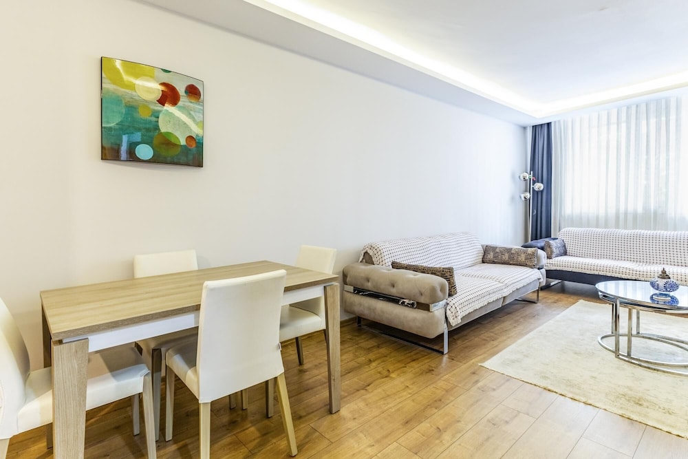 Apartment photo 1