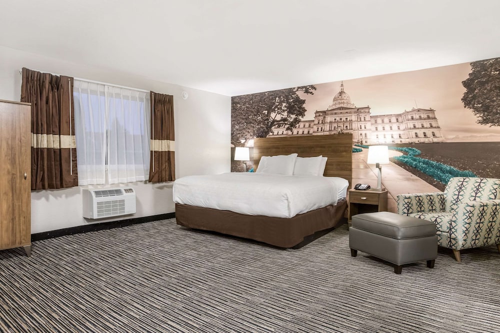 Suite, 1 King Bed, Non Smoking (Efficiency, Upgrade)