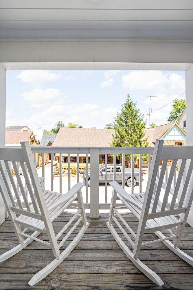 Deluxe Room, 2 Queen Beds, Balcony photo 3