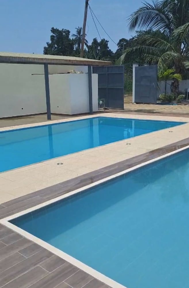 Comfort Apartment, Poolside