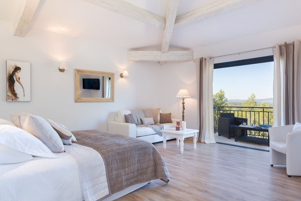 Executive Suite, 1 King Bed with Sofa bed photo 3