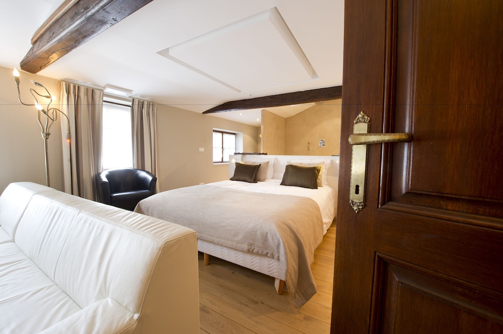 Superior Double Room, Bathtub photo 1
