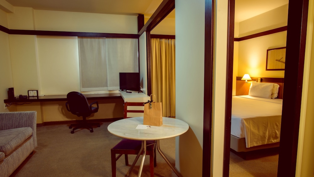 Superior Suite, 1 Queen Bed, Non Smoking - Photo 2