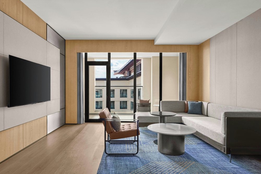 Executive Suite, 1 King Bed (View)