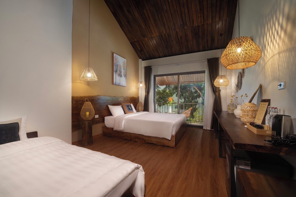 Deluxe Suite, Lake View photo 1