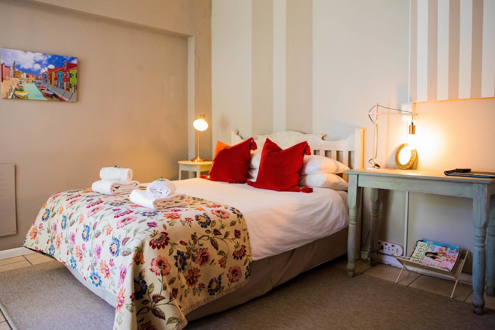 Standard Double Room, 1 King Bed, Pool View