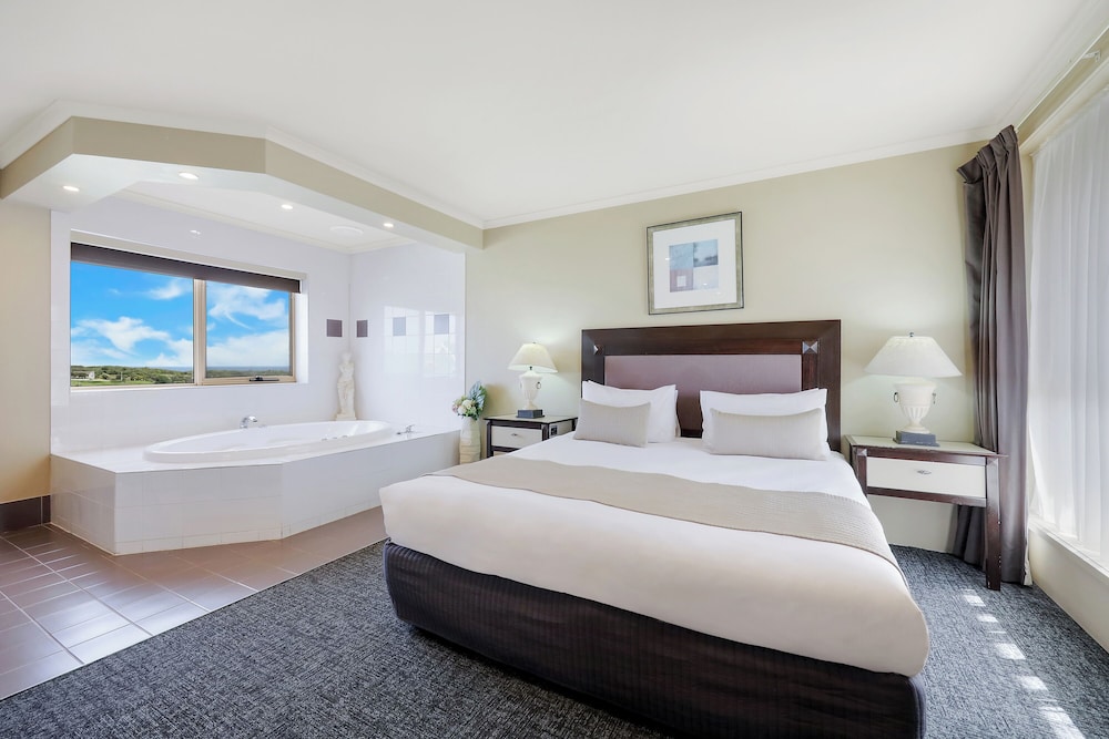 Premium King Spa Suite photo 1