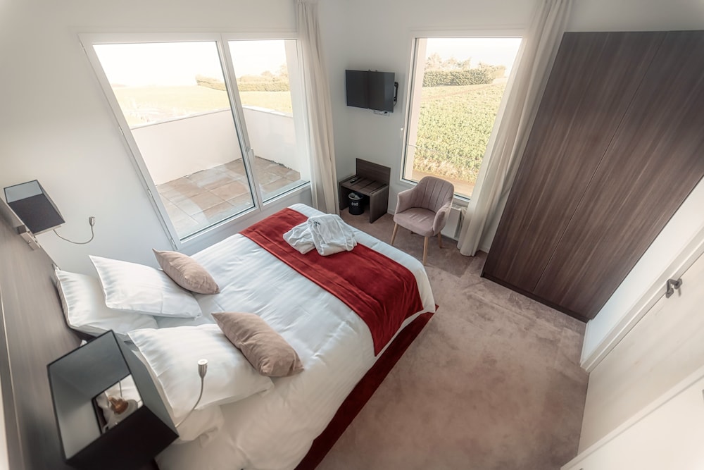 Deluxe Suite, Sea View photo 3