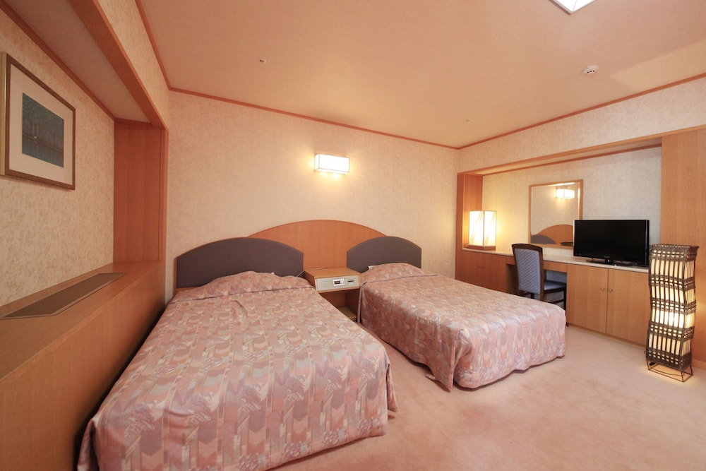 Japanese/Western Style Room with Twin Bed For 7 People