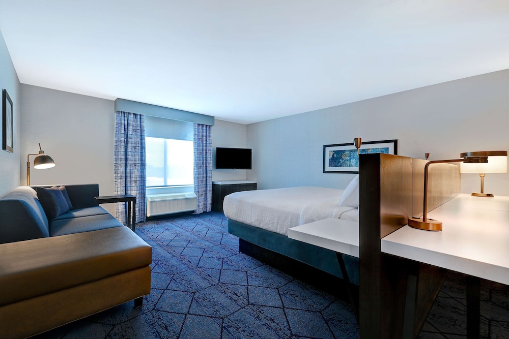 Deluxe Room, 1 King Bed with Sofa bed