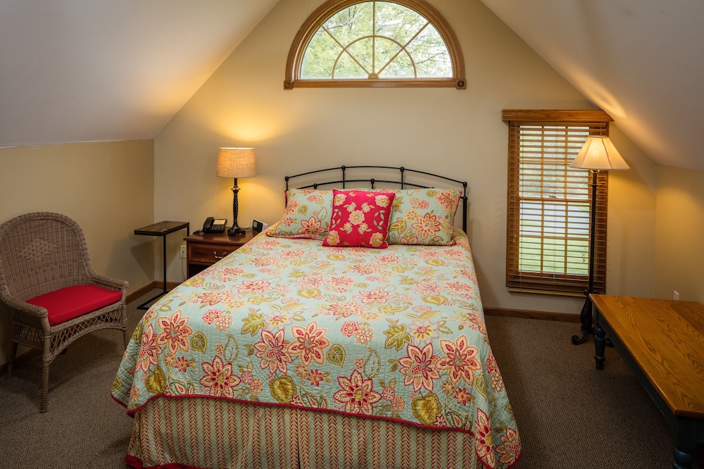 Cottage, 2 Queen Beds, Jetted Tub