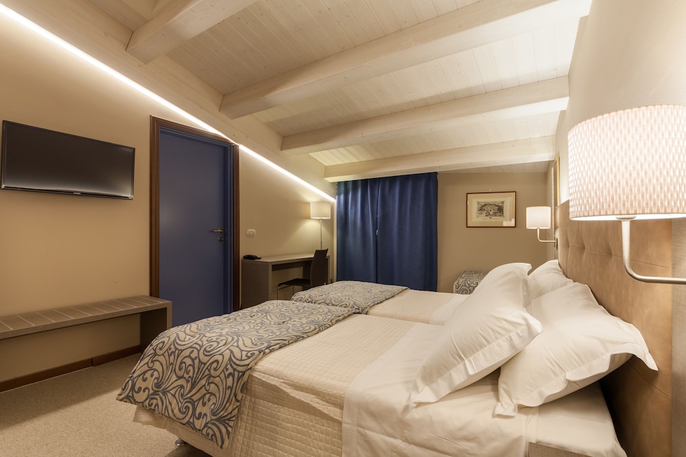 Superior Double or Twin Room, Balcony photo 3